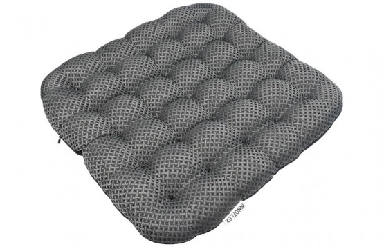 Автомобильная подушка StP с пробуждающим эффектом (40х40 см, черная/серая) Автомобильная подушка StP с пробуждающим эффектом (40х40 см, черная/серая)