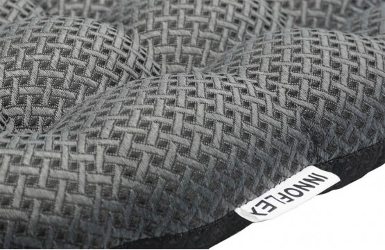 Автомобильная подушка StP с пробуждающим эффектом (40х40 см, черная/серая) Автомобильная подушка StP с пробуждающим эффектом (40х40 см, черная/серая)