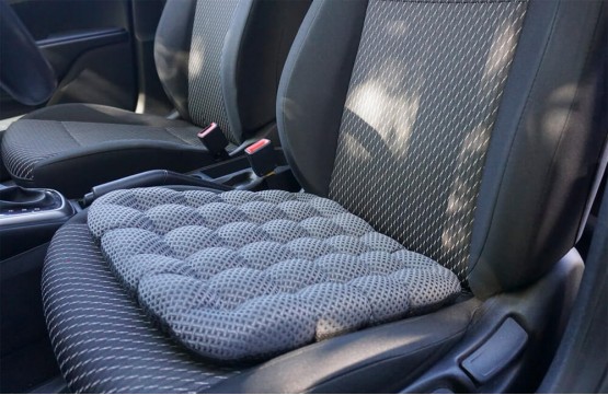 Автомобильная подушка StP с пробуждающим эффектом (40х40 см, черная/серая) Автомобильная подушка StP с пробуждающим эффектом (40х40 см, черная/серая)